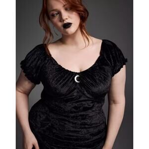 Black NightFall by Torrid Velvet Lace Cropped Charm Top L